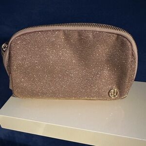 Lululemon Everywhere Belt Bag 1L
Glitter Pink Champagne/Muse/Gold NWT